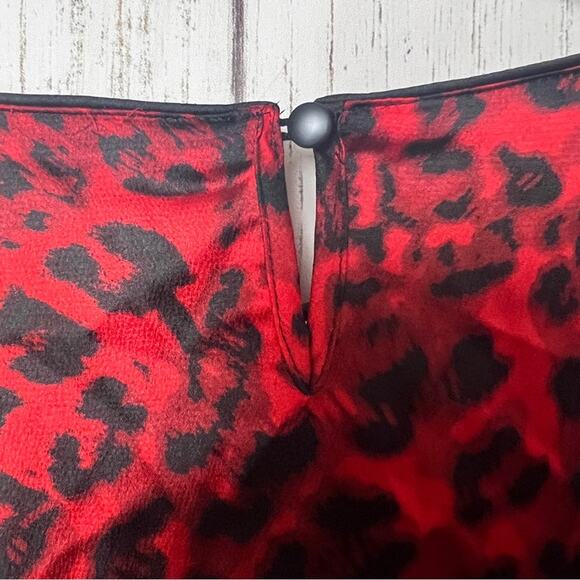 Rebecca Malone Women’s Black and Red Print Blouse
Sz M
Nwt - Picture 10 of 12